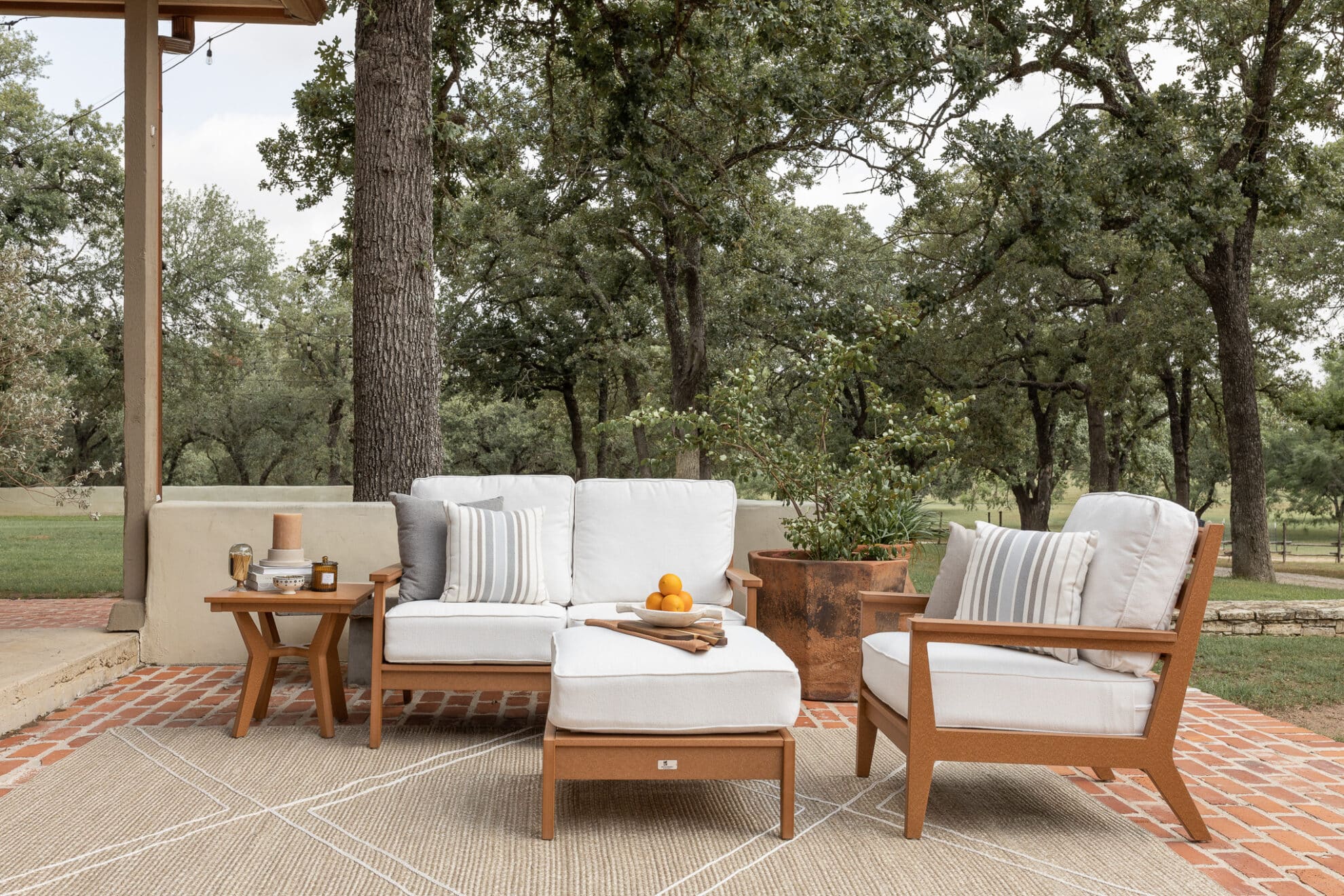 Mayhew loveseat